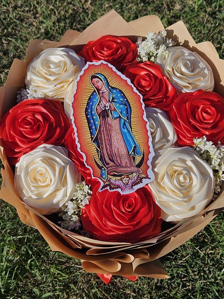Virgin Mary 12 Roses Bouquet π