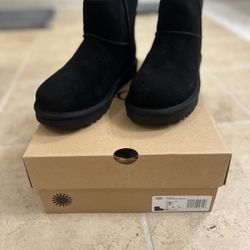 Black Classic Mini Ugg Rubber Logo Size 7