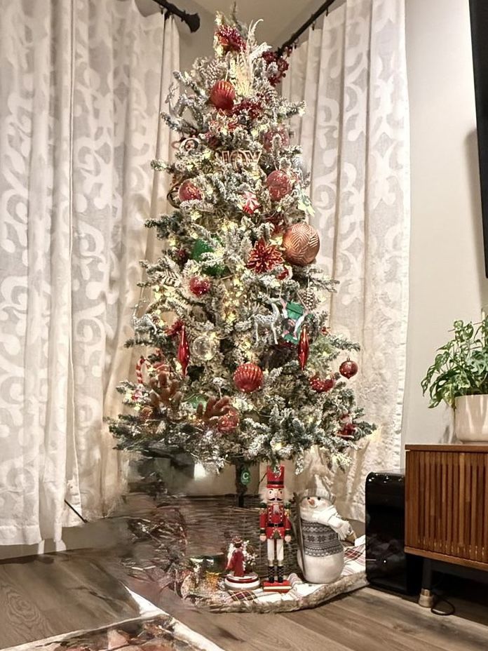 7.5ft Frosted Christmas Tree With Lights !!! Move Out Sale!!!