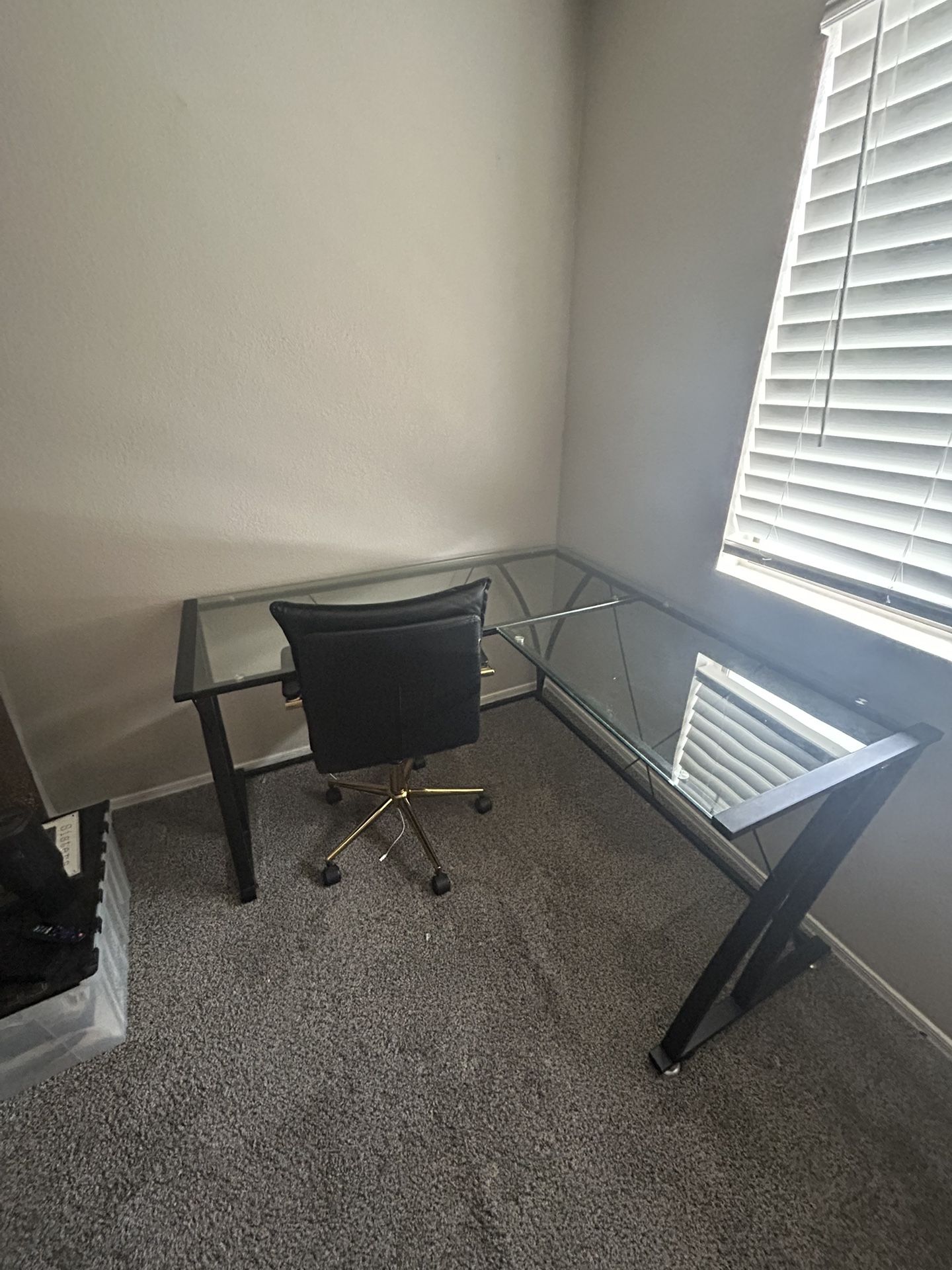 L-shaped Glass Desk