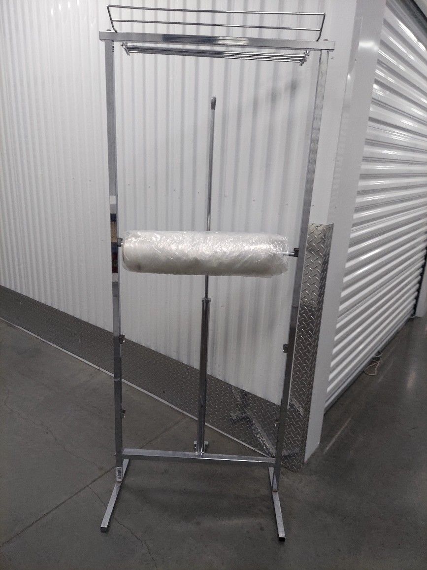 Garment Bag Dispenser, Holds 3 Rolls. Excellent Condition. One Roll Is Included (As Pictured)