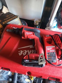 Firm Price🛑 Milwaukee M18 Fuel drywall gun Batt&Charger Included. Used Good. Precio Firme 🛑