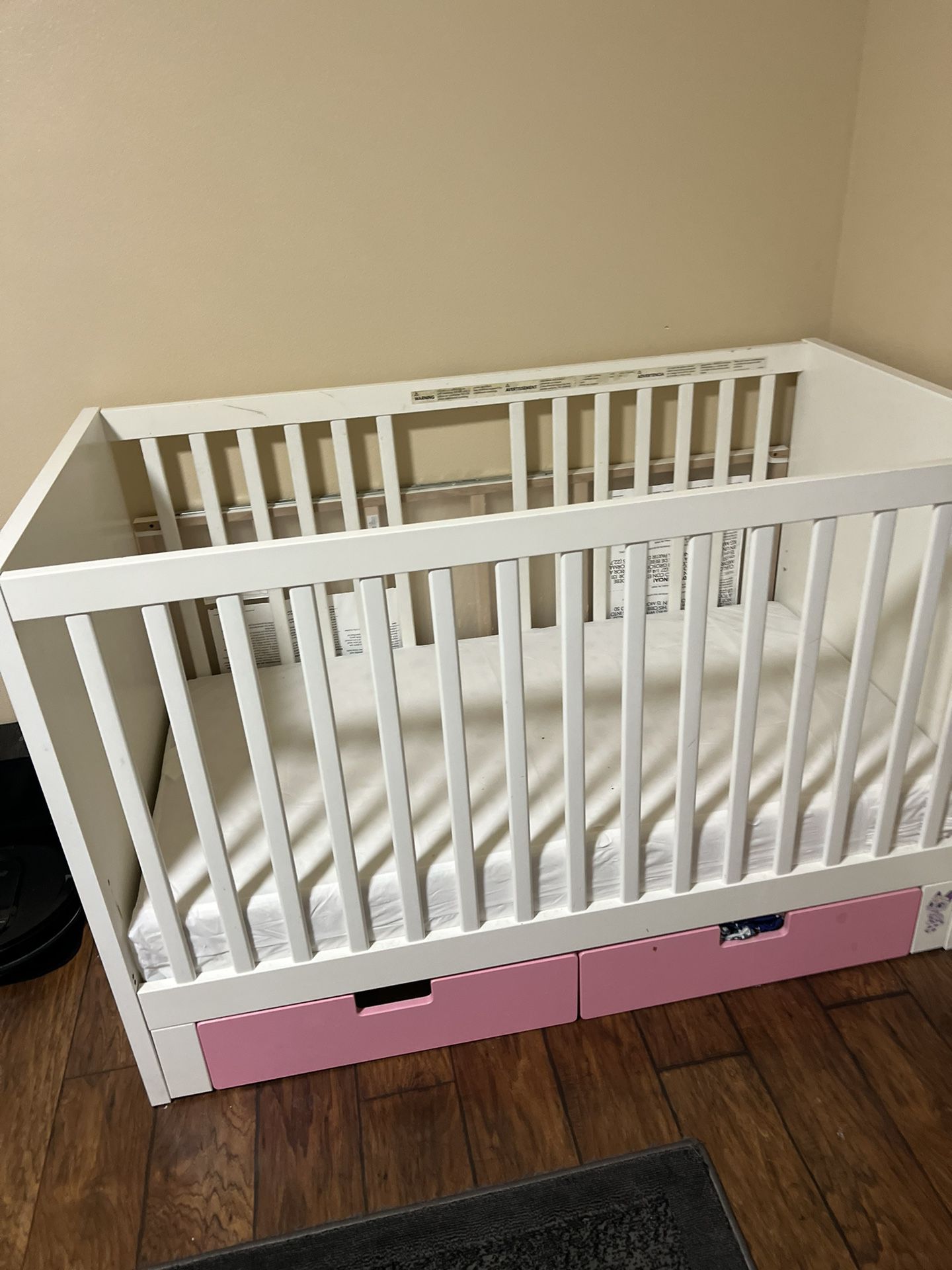 Crib/ Nursery Furniture 