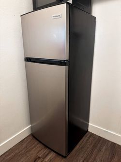 Frigidaire 7.5 Cu Ft Apartment Refrigerator – Like New – Available June 30