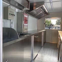 FULLY LOADED FOOD TRUCK 