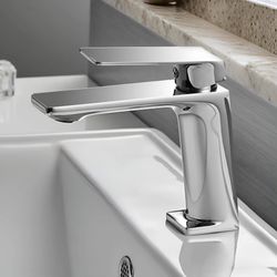 Modern Single Hole Bathroom Faucet 