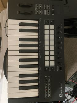 Novation Launchkey 25 MK3 USB MIDI Controller Keyboard – Great Condition