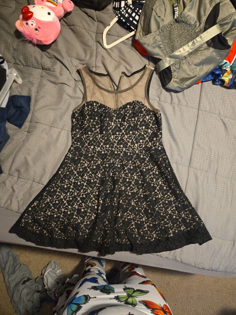 Lace And Nude Tulle/mesh Strap Cocktail Dress, Full Skirt, Size M Women's, Zipper Detail In Back