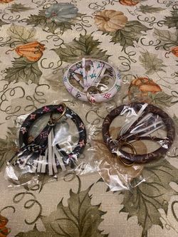 Wristlets keychains