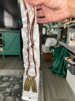 Leather feather necklace