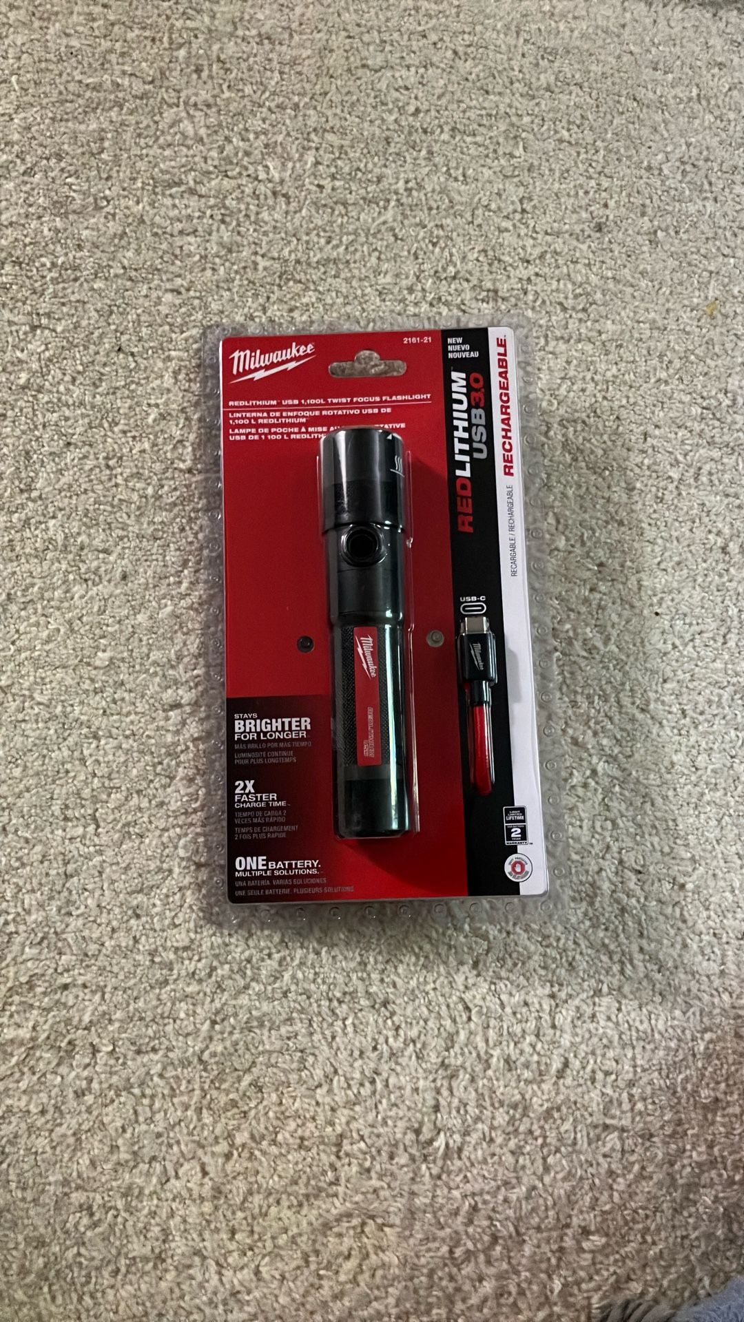 Milwaukee Rechargeable 1100 Lumen LED Flashlight, Battery Powered, Twist Focus
