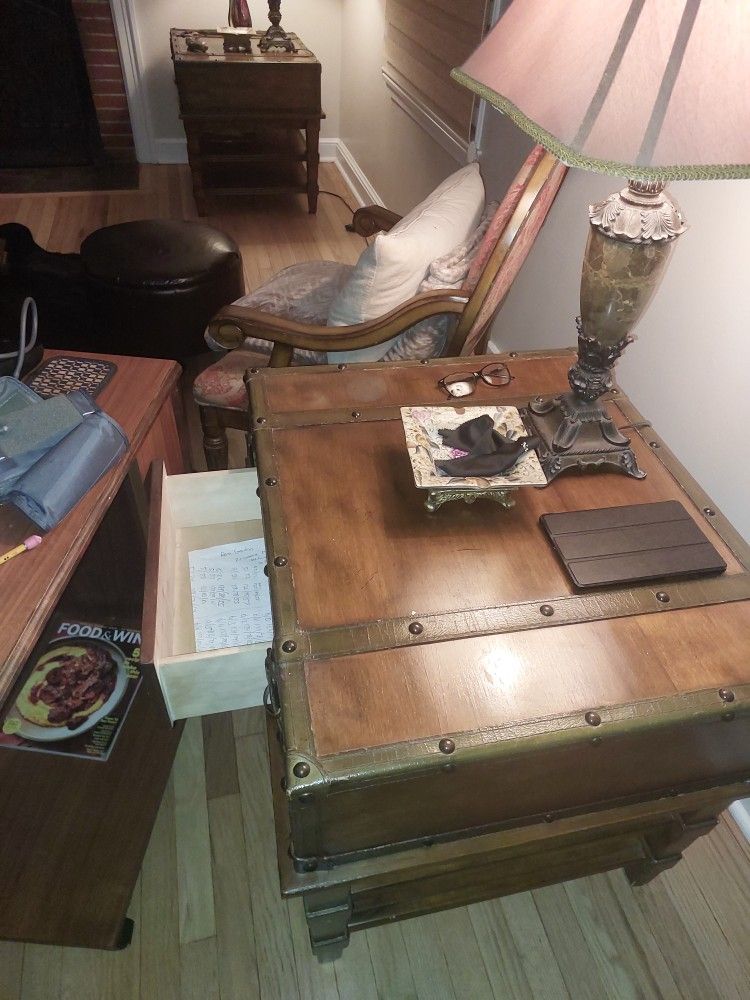 Center And Side Table Set. 