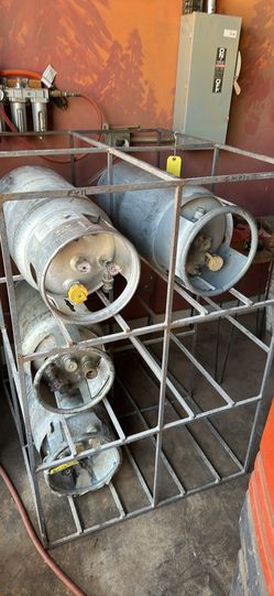 Propane Tanks for Forklifts (Set of 3 with storage rack)