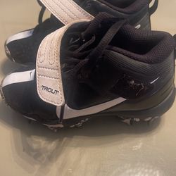 Boys trout Baseball Cleats
