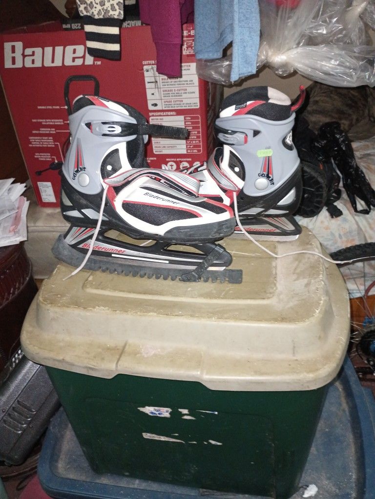 Size 12 Ice Skates Bladerunner