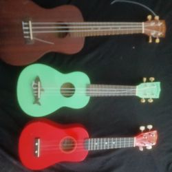 Makala Ukelele baritone size mahogany good condition nerds string replaced