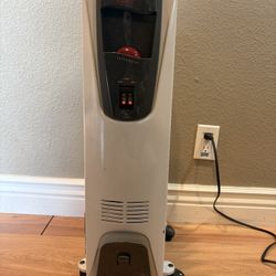 Delonghi Safeheat 1500W Portable Oil-Filled Radiator