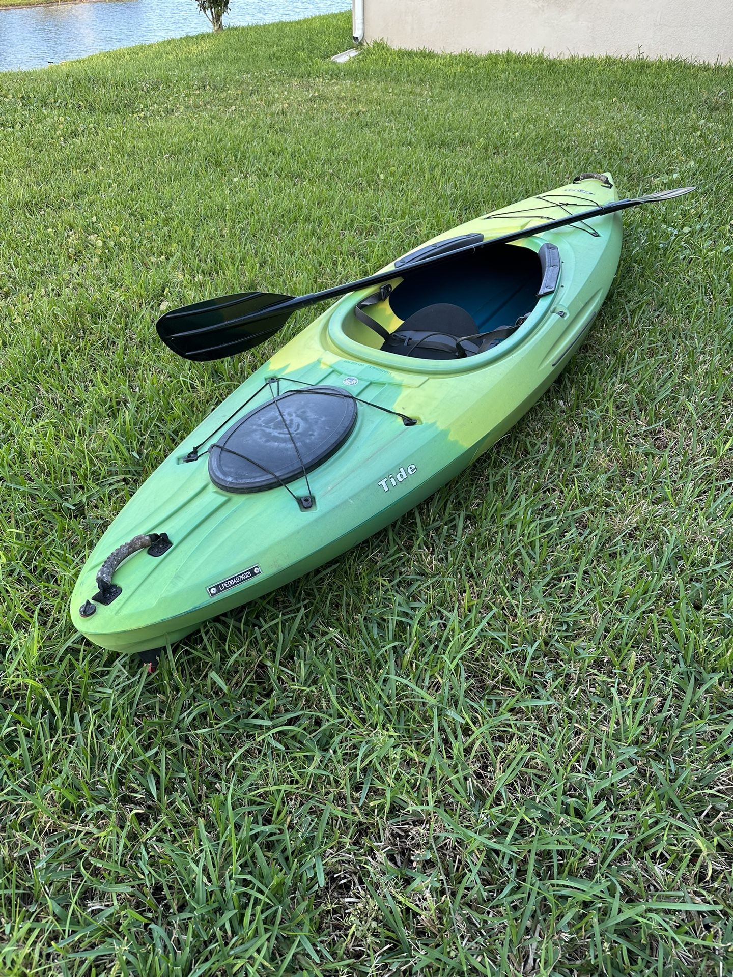 Lifetime 10 Ft Emotion Tide Sit-Inside Kayak W/ Paddle - Lemongrass Fusion