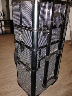 Nail case