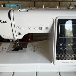 Brother SE 700 Embroidery & Sewing Machine 