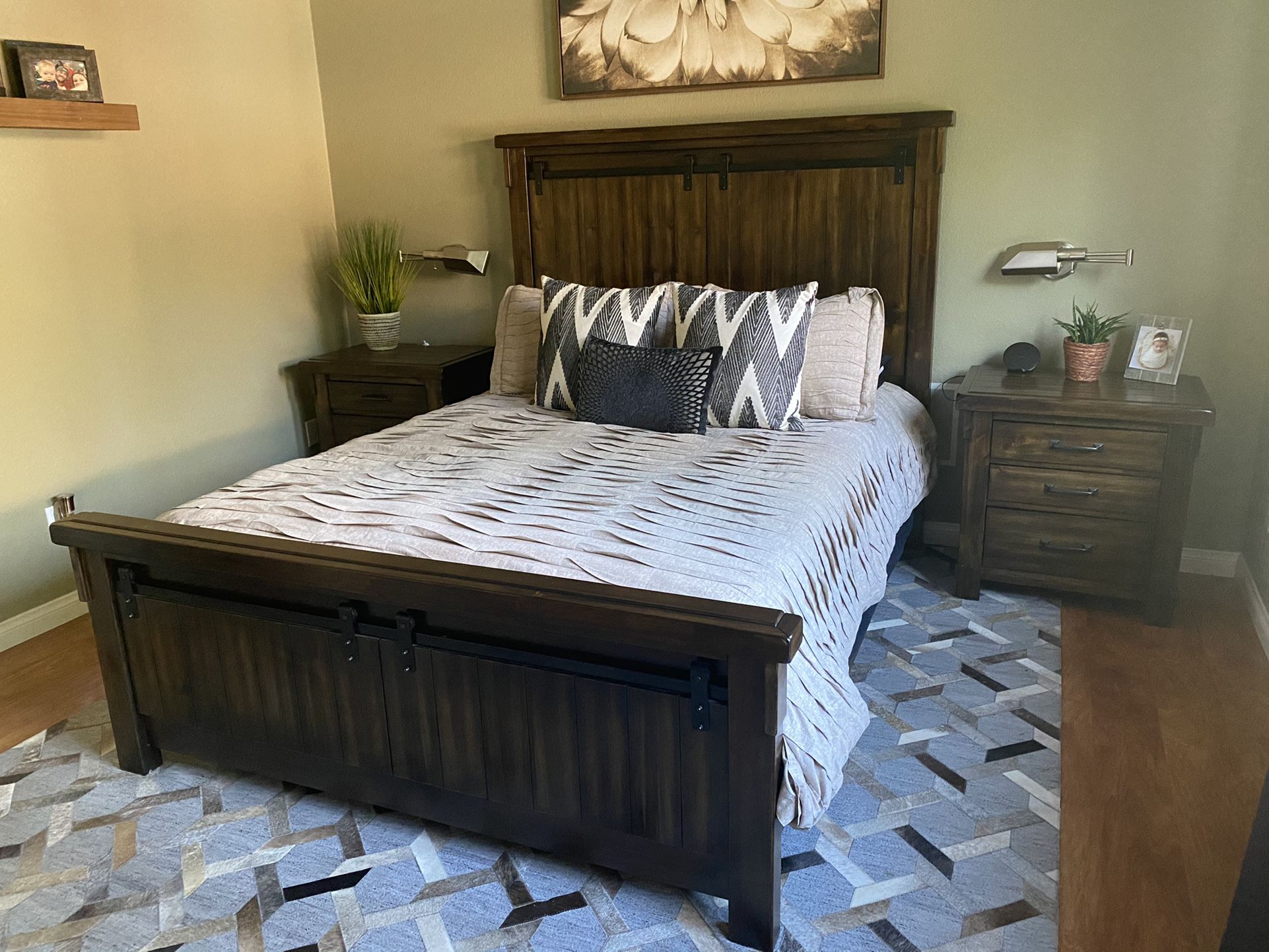 Queen Bedroom Set With 2 Nightstands Includes Mattress, Box Spring, And Pillow Top