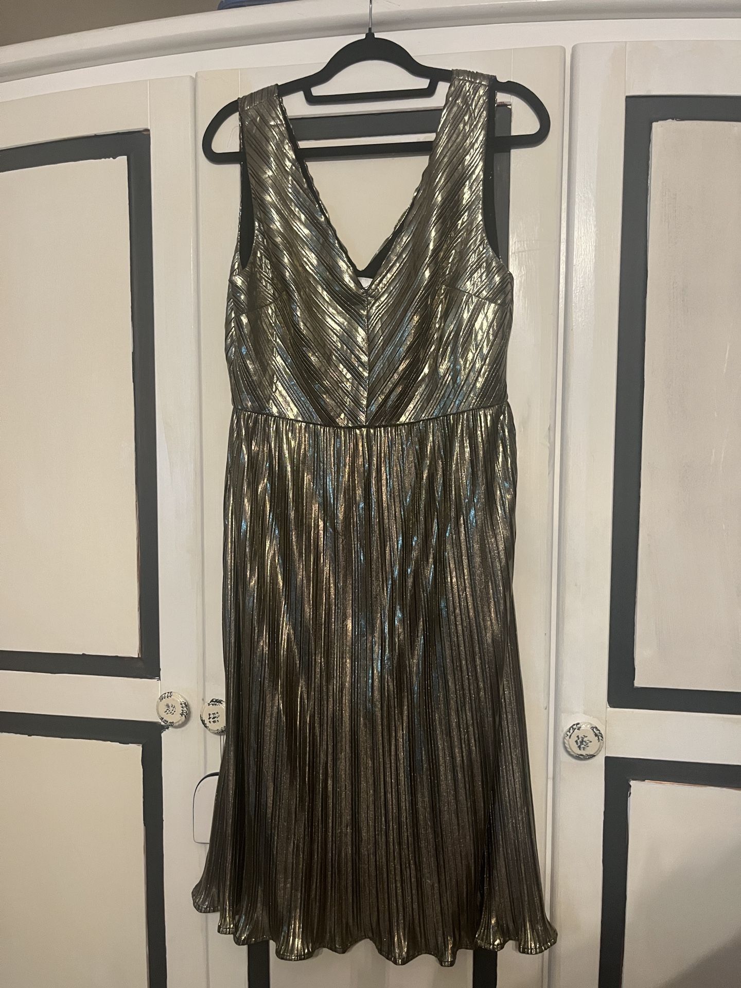 Metallic Gold Pleated Party Dress (The Room - Size Large)