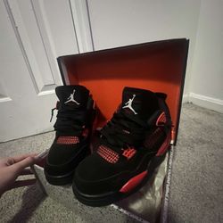 Jordan 4 Thunders 