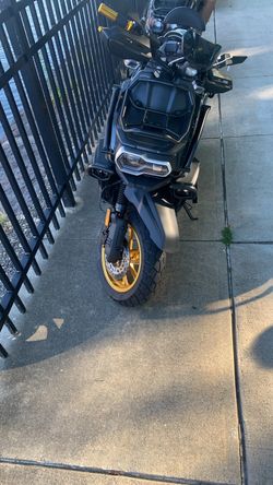 200 cc moped black and gold