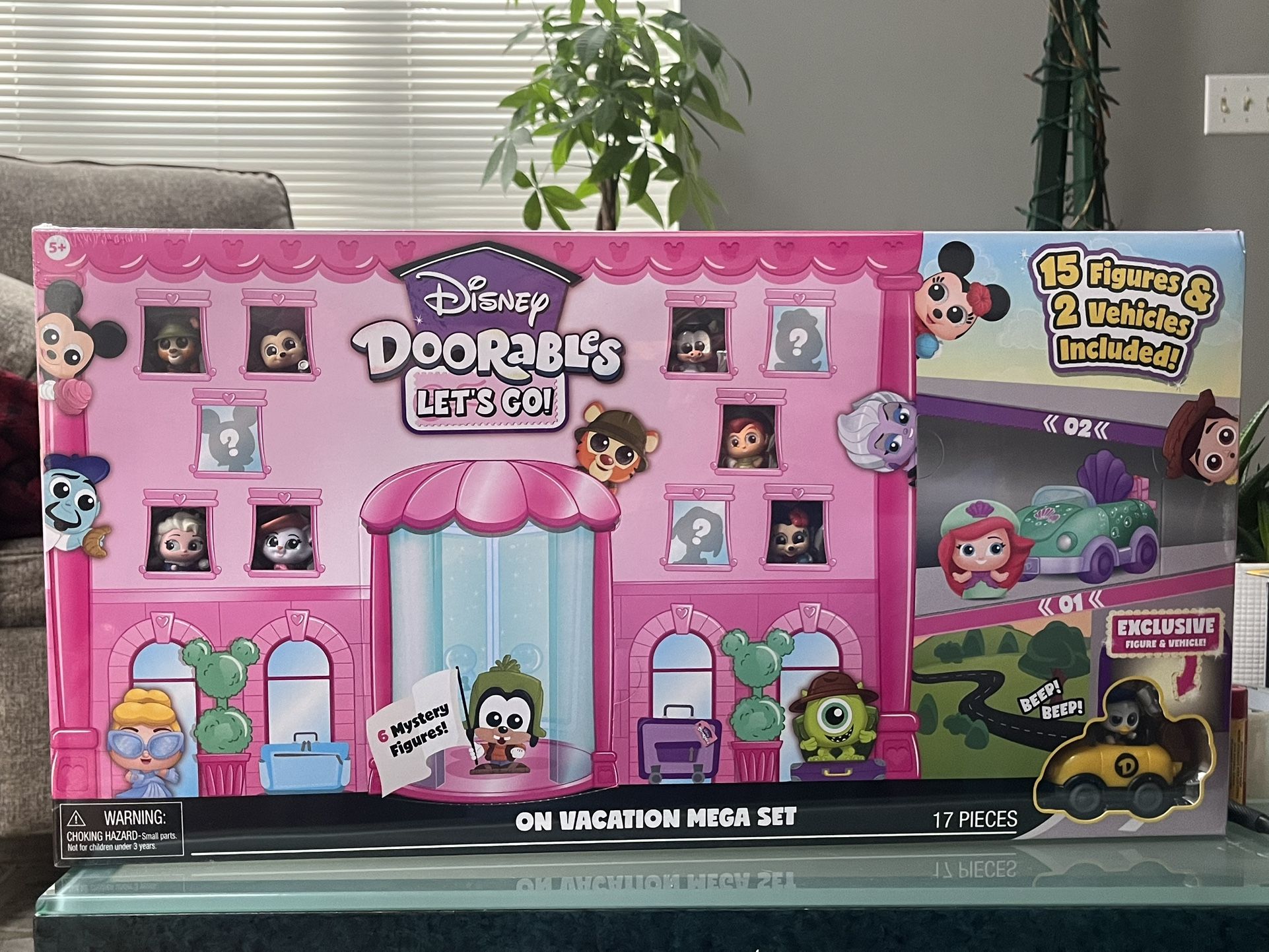Disney Doorables Let's Go On Vacation Mega Gift Set
