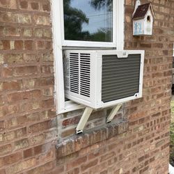 LG Air Conditioner + Heater with Remote Control