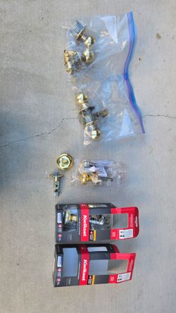 Door Knobs with locks (4 Total)