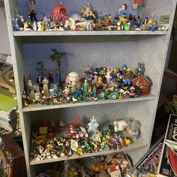 Massive Novelties and Cake Topper /Disney / Hong Kong Plastic Figure Collection 