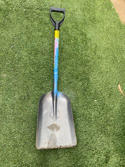 27 in. Classic Fiberglass Eastern Scoop Shovel with Heavy-Duty Steel Blade and D-Grip Handle