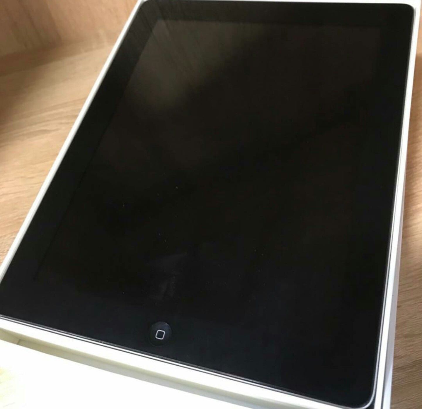 iPad 4 , 4th Generation. ( Cellular and Wi-Fi both), Excellent Condition,    Unlocked.  9.7 inch big size iPad  ( Usable with Sim and Wi-Fi)
