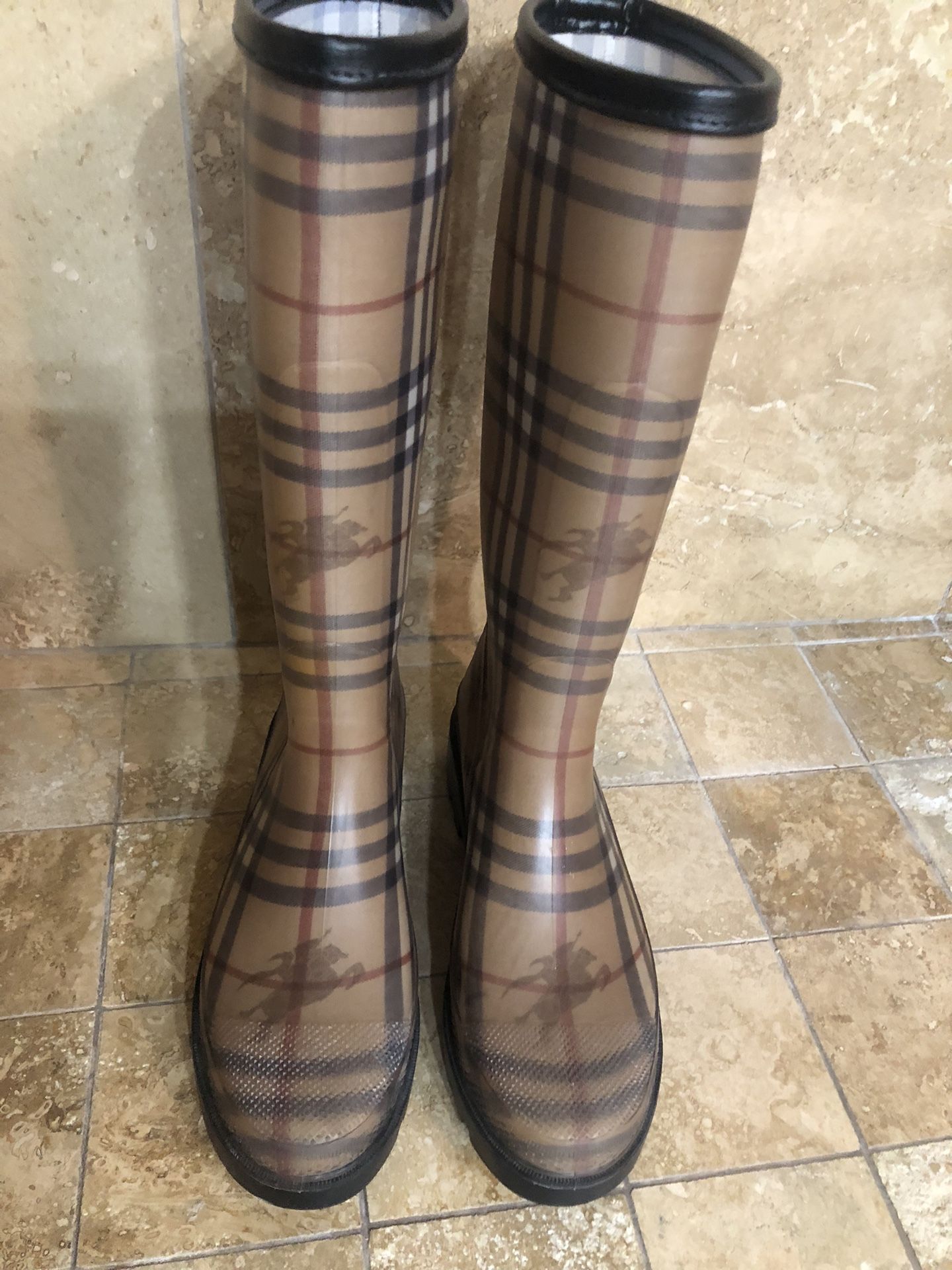 Authentic Burberry Rain Boots Size 6.5 , Like New