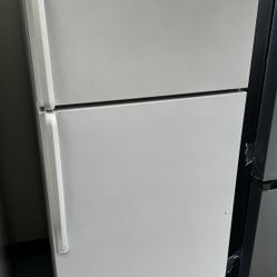 USED! Top Bottom Crosley Fridge