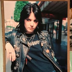 Joan Jett without the Blackhearts She was very young it’s old and vintage