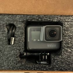 GoPro Hero 5 With Accessories 