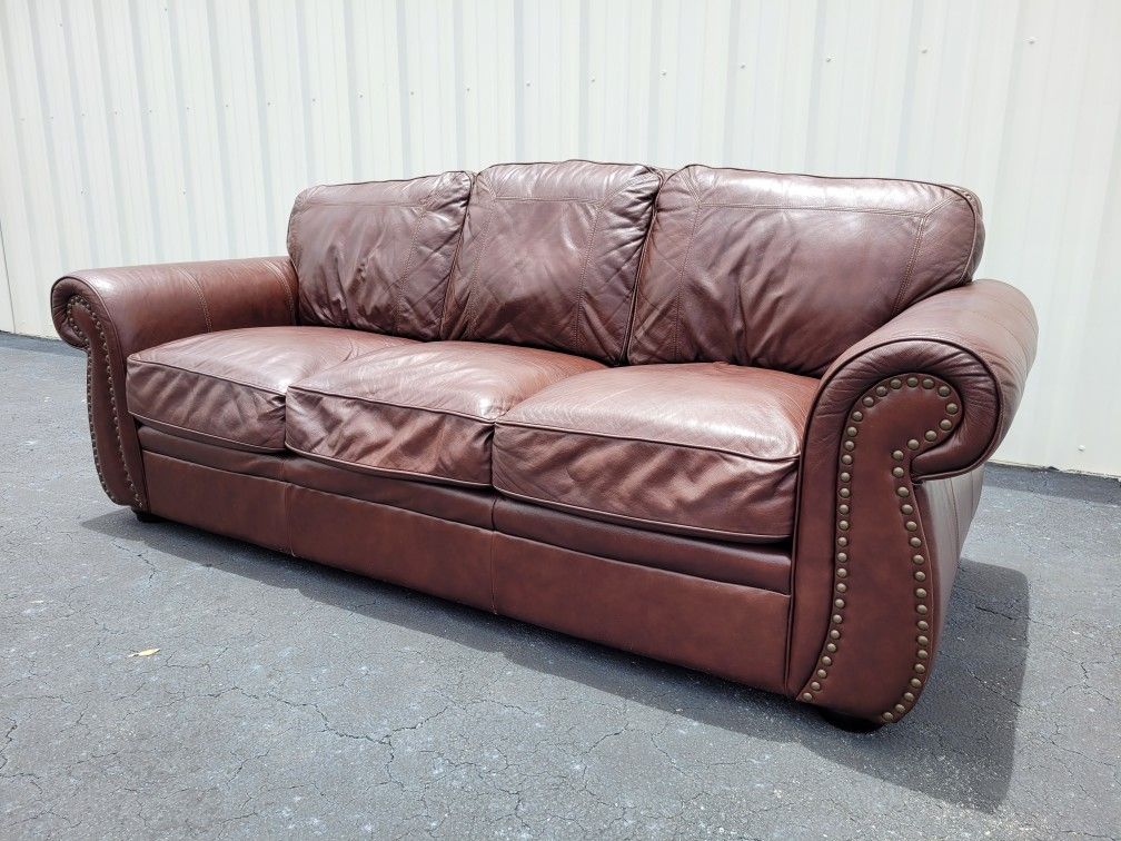 BEAUTIFUL (REAL LEATHER) STUDDED COUCH😃👍 $1,700 Retail. Make Offer Now! Obo

