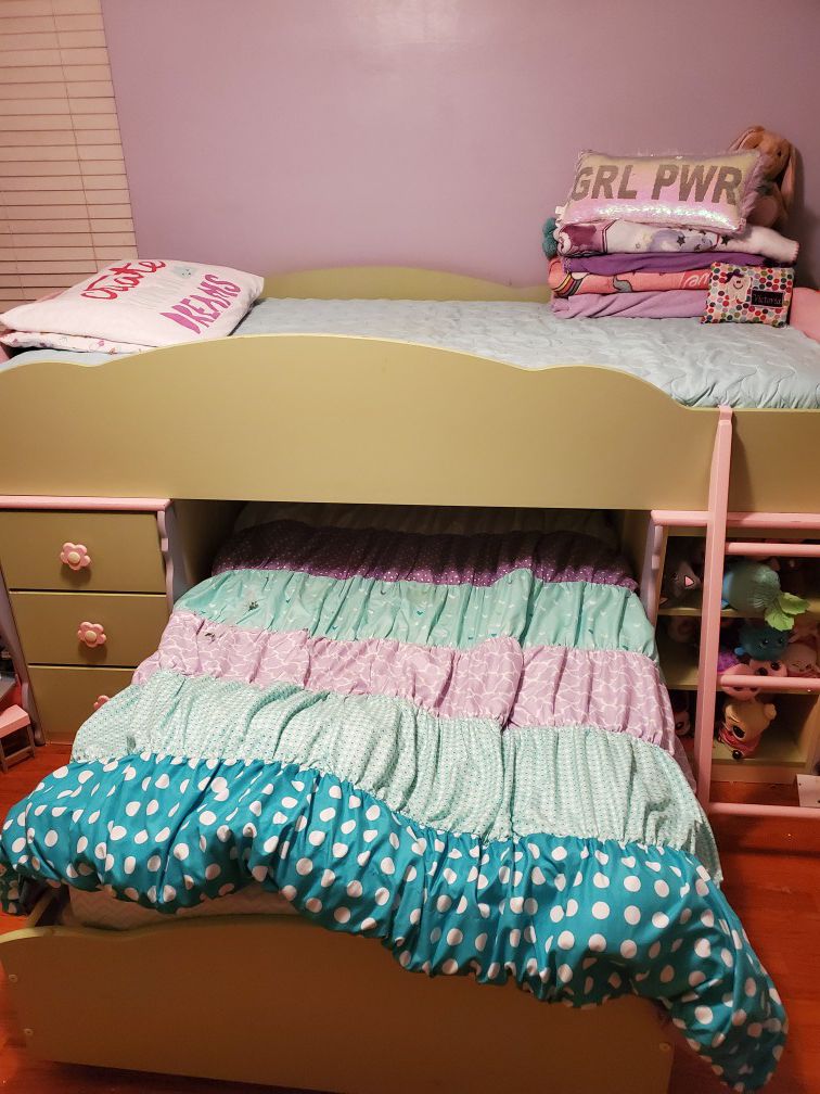 Ashley dollhouse bunk bed (loft bed)