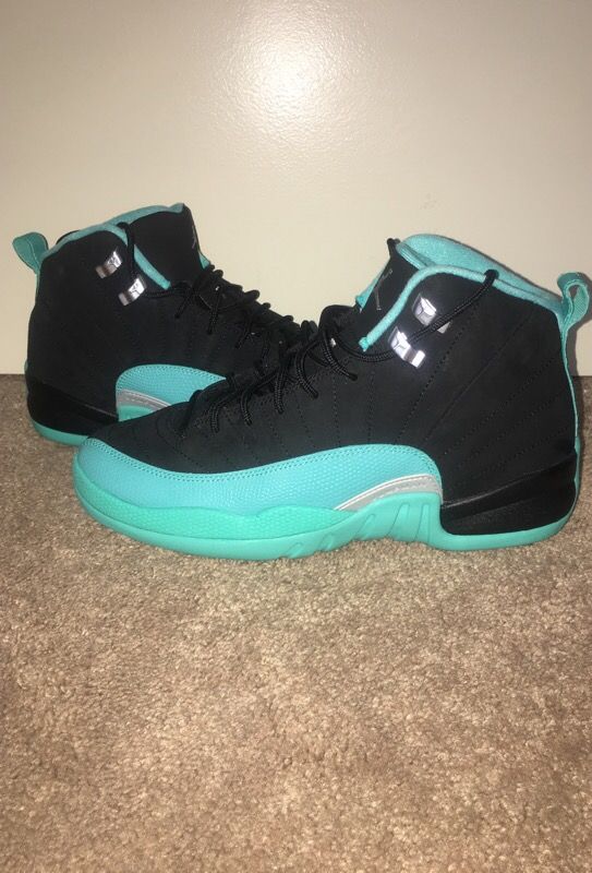 Air Jordan 12 Hyper Jade size 9Y