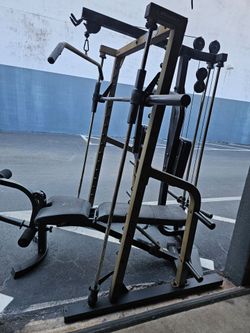 Fitness Muscles & Smith Machine Home Gym. Multi-function home gym with Smith machine.

Butterfly is not functional.

Lat pulldown, cable attachments.
