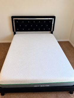 IYEE Nature Mattress with Black Upholstered Bed Frame