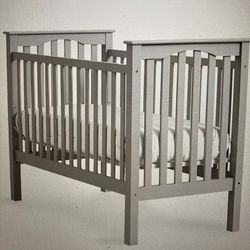 Pottery Barn baby Crib W/ Toddler Converter and Mattress And Changing Table