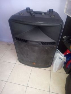 Good 18 inch Mr DJ speaker Bluetooth capable