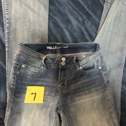 Junior denim    Name Brand   euc   *** Ton More*** 