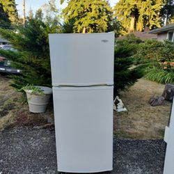 Whirlpool Apartment Size Refrigerator - Can Deliver 