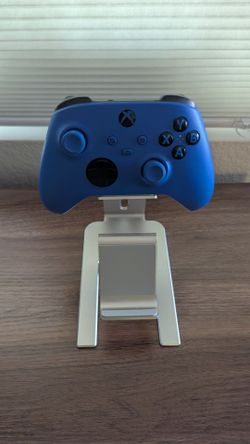 Xbox Wireless Controller Shock Blue + Metal Stand – Barely Used