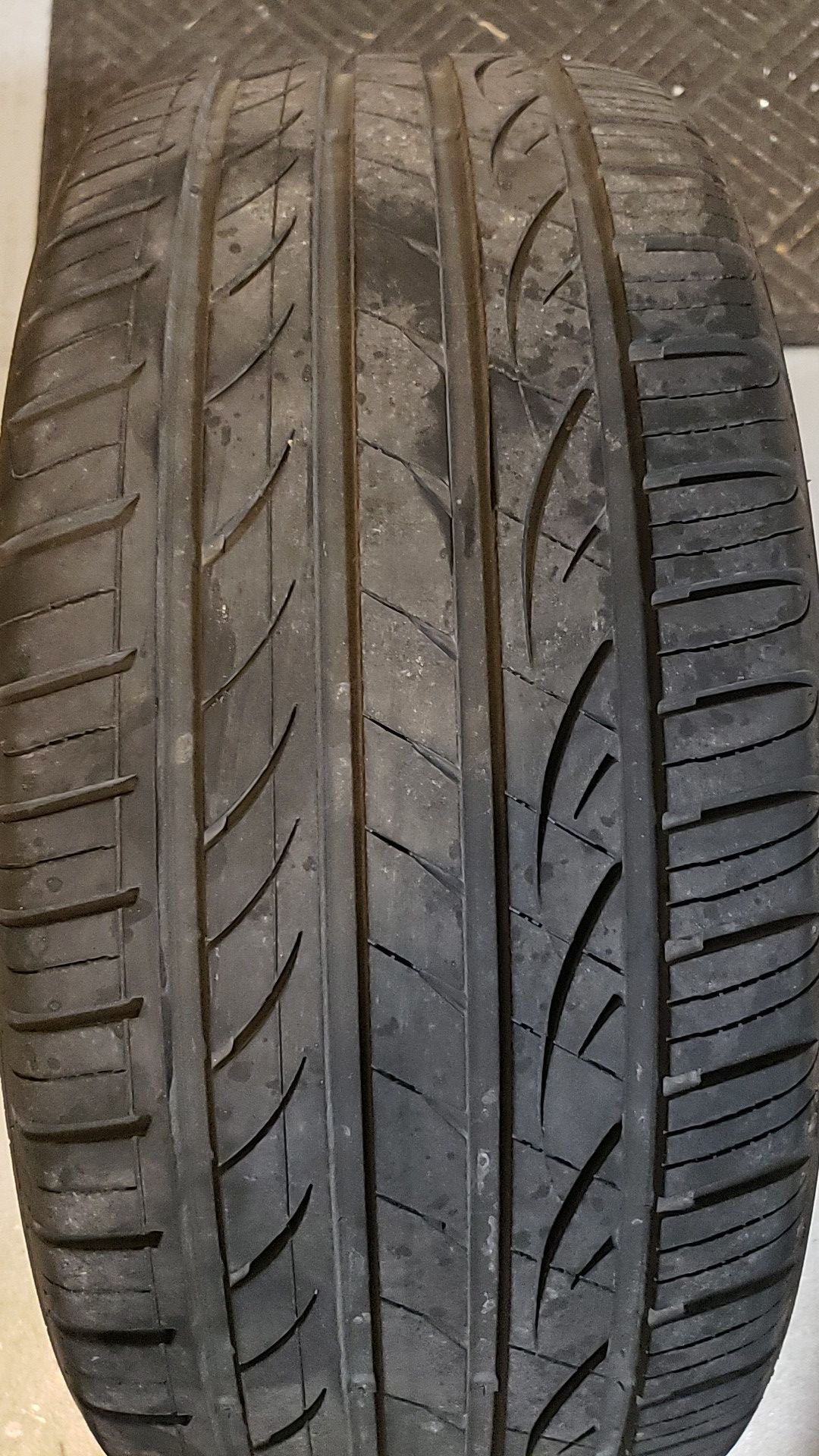 Hankook in good condition 1 tire 225 45 17 80% tread