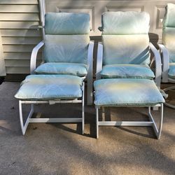 2 Outdoor recliner chairs w/ cushions & 2 foot rests